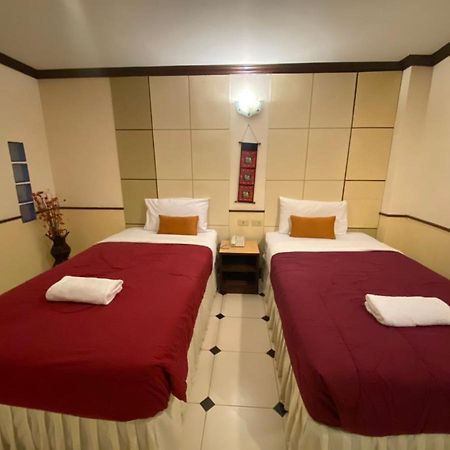 Honey House 2 Hostel Bangkok Bagian luar foto