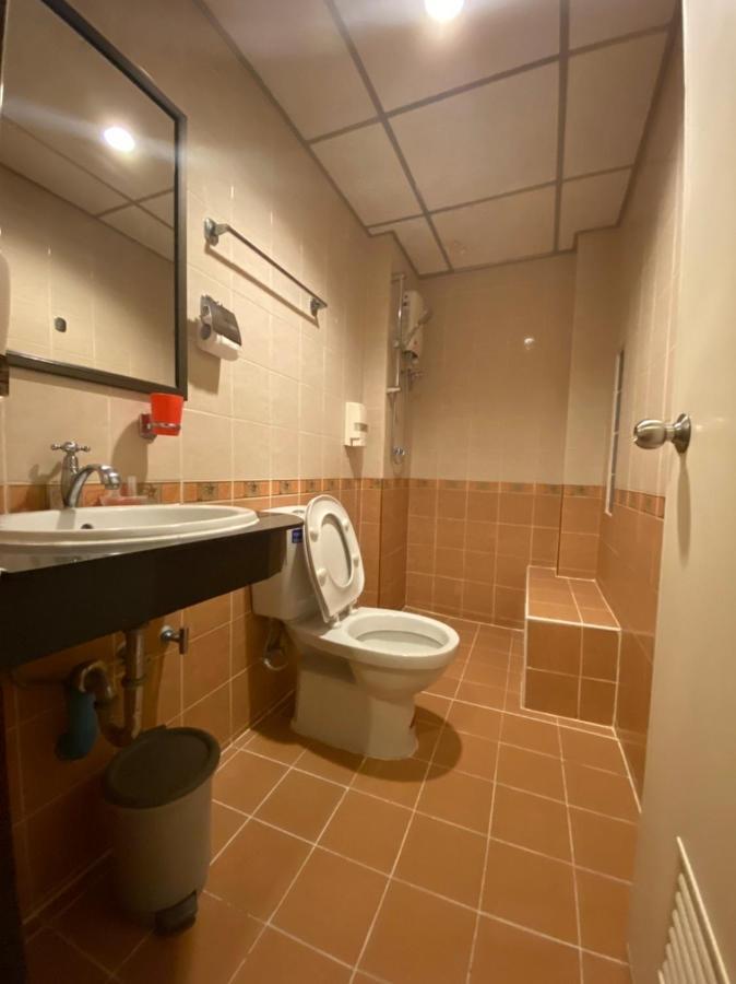 Honey House 2 Hostel Bangkok Bagian luar foto