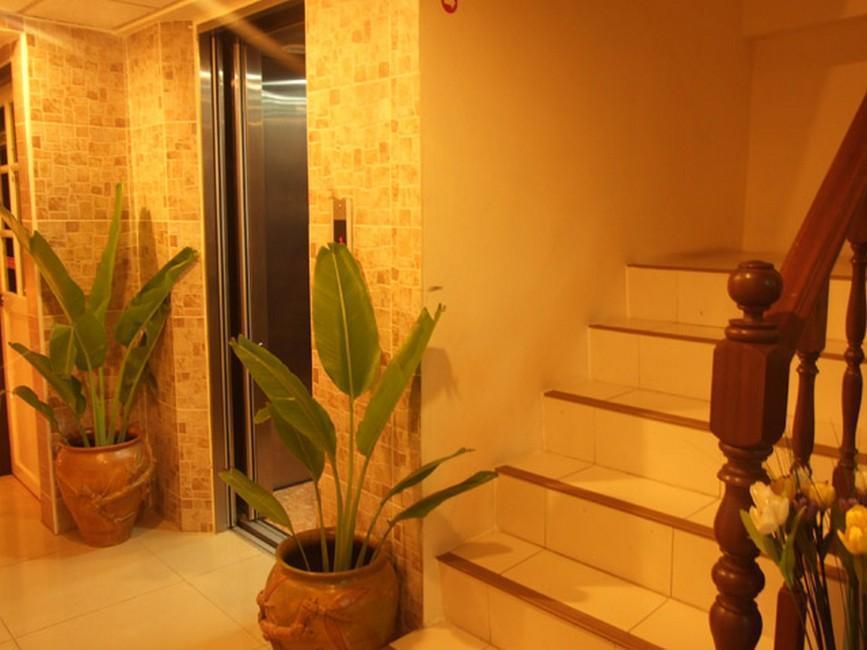 Honey House 2 Hostel Bangkok Bagian luar foto