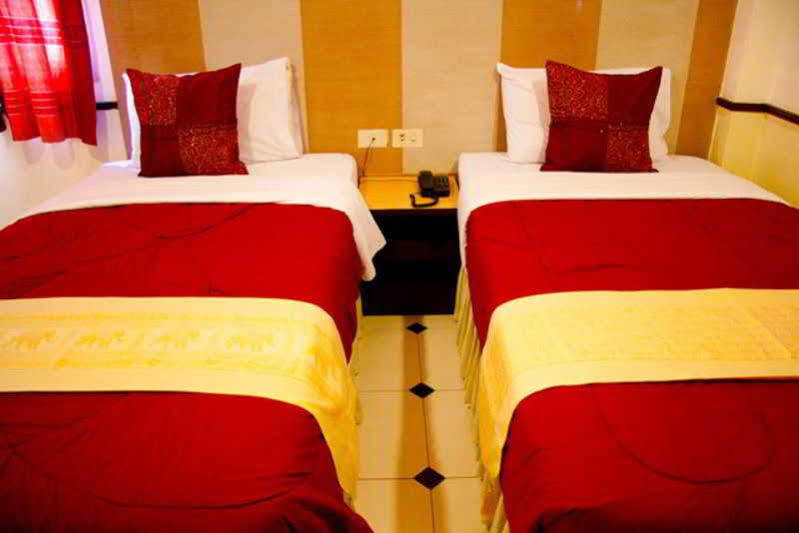Honey House 2 Hostel Bangkok Bagian luar foto
